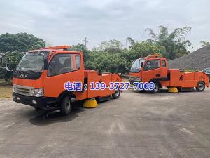 廣西公路管理局程站長與我司共同努力，開發(fā)出了一款GQ-1800E型自行式路面清掃機	
